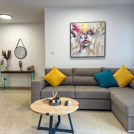 Modern 2Br Apartment With Pool, Veranda & Garden In Pafos Zewnętrze zdjęcie