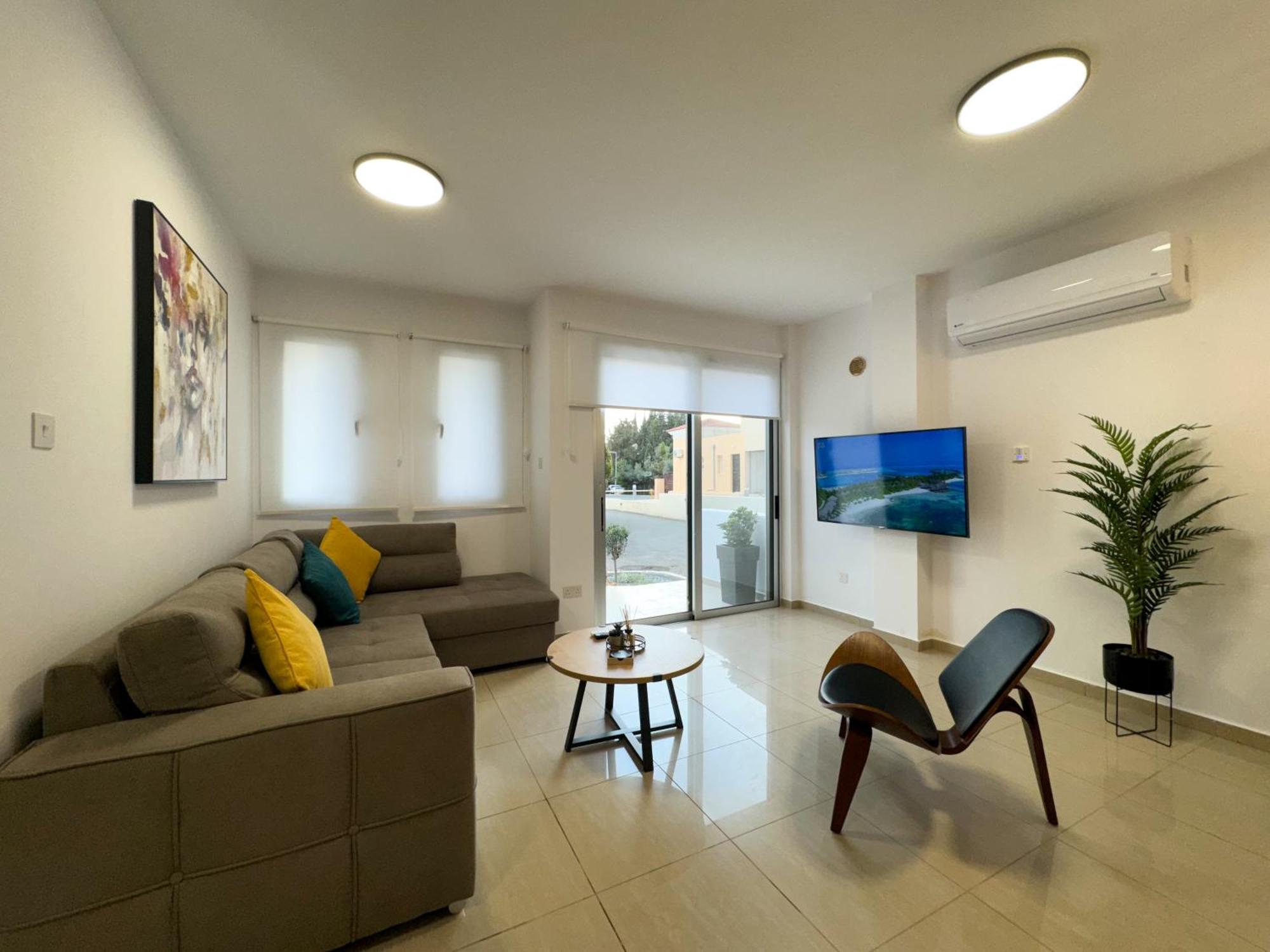 Modern 2Br Apartment With Pool, Veranda & Garden In Pafos Zewnętrze zdjęcie