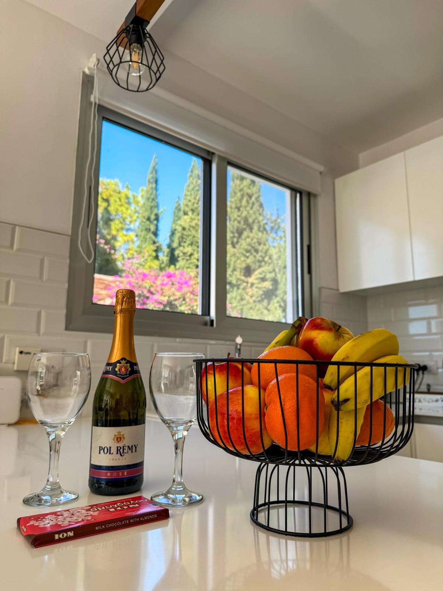 Modern 2Br Apartment With Pool, Veranda & Garden In Pafos Zewnętrze zdjęcie