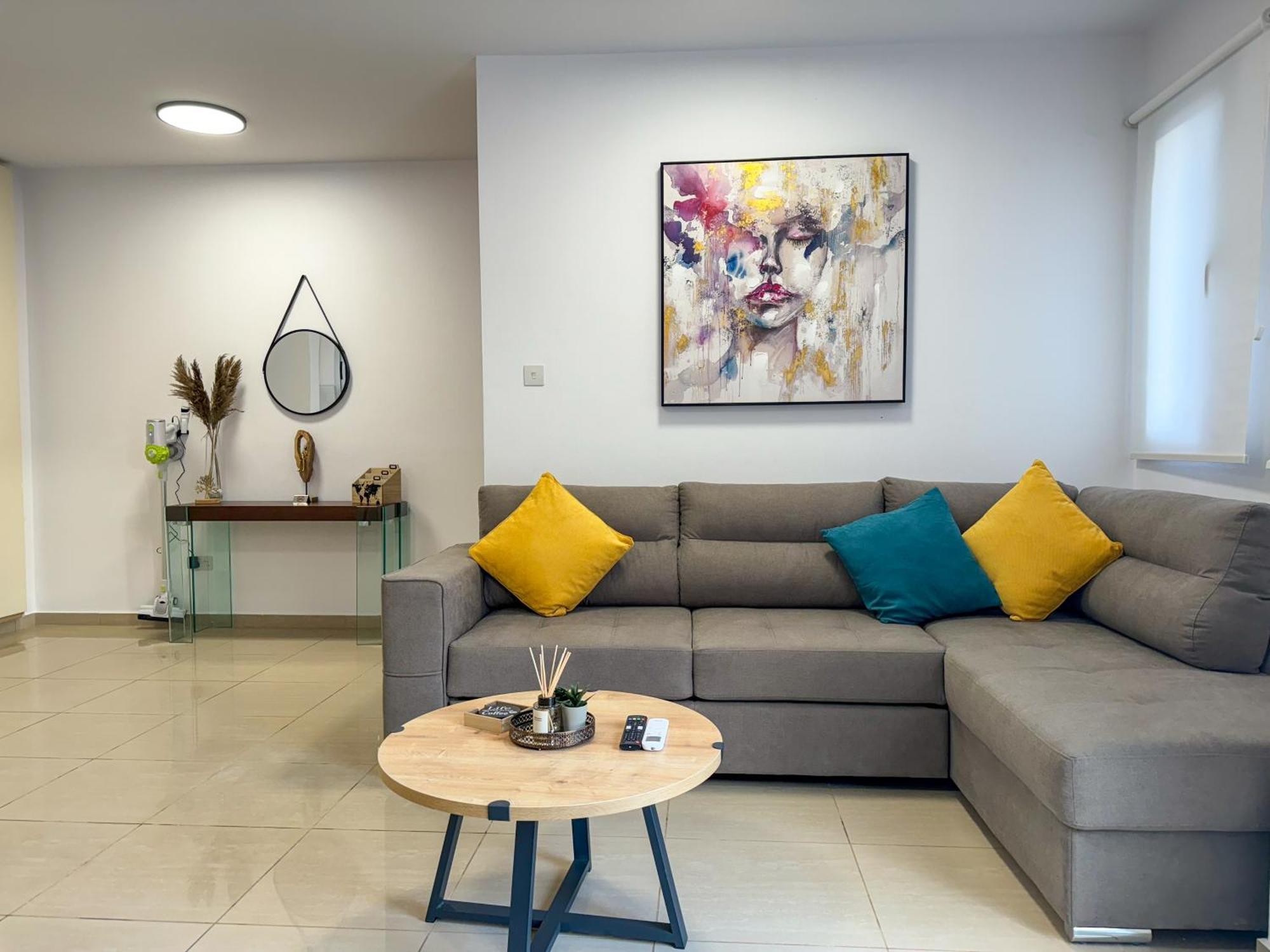 Modern 2Br Apartment With Pool, Veranda & Garden In Pafos Zewnętrze zdjęcie