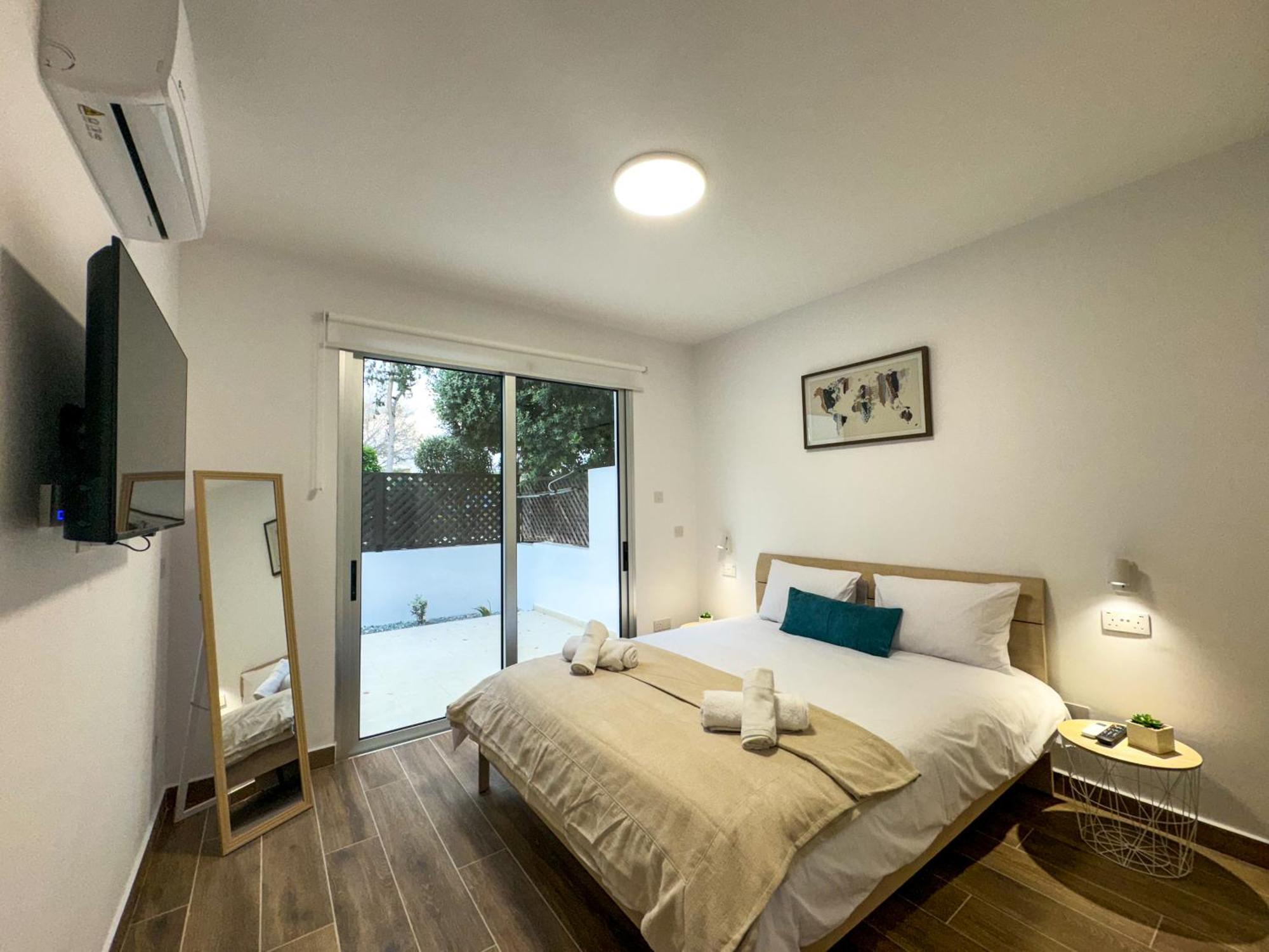 Modern 2Br Apartment With Pool, Veranda & Garden In Pafos Zewnętrze zdjęcie