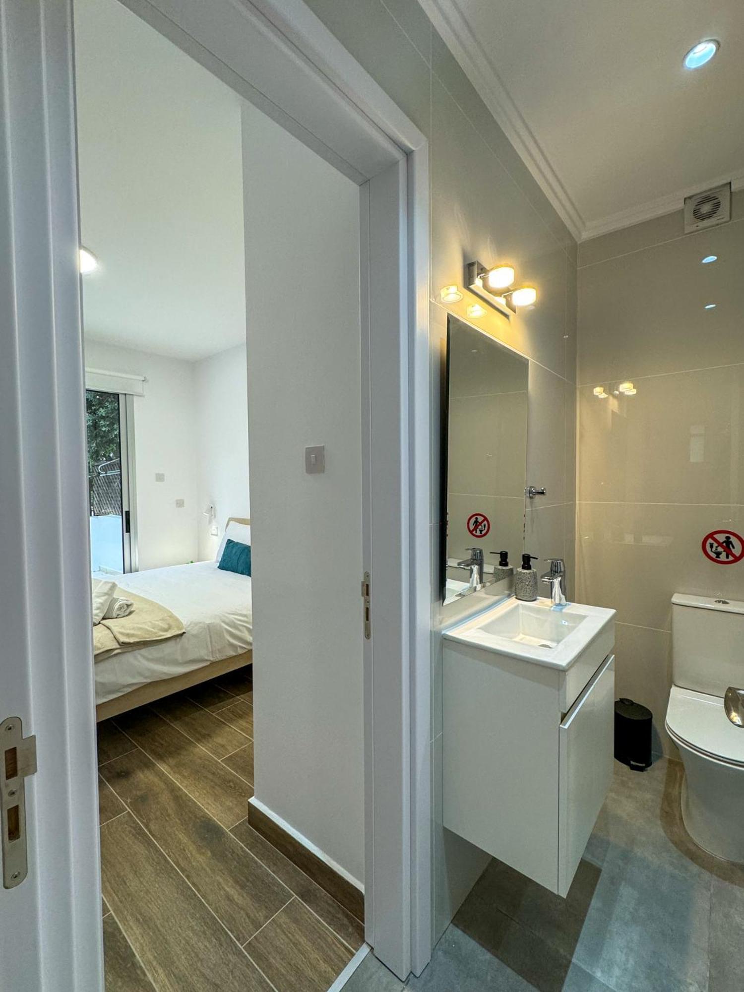 Modern 2Br Apartment With Pool, Veranda & Garden In Pafos Zewnętrze zdjęcie